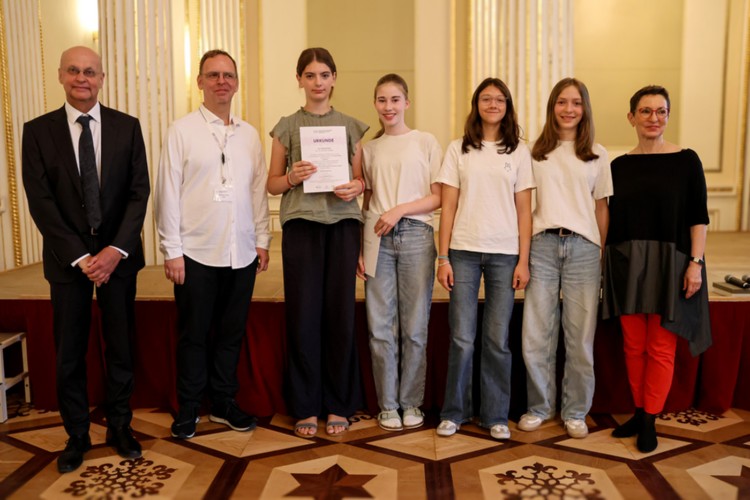 3. Preis Marie-Curie-Gymnasium Dresden - A boy and a girl - Sprachenfest 2025 Schwerin