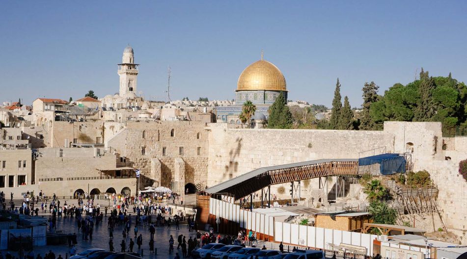 Israel Die Kuppel des Felsens und die Westmauer des Tempelbergs in Jerusalem, ein bedeutendes religiöses Wahrzeichen.